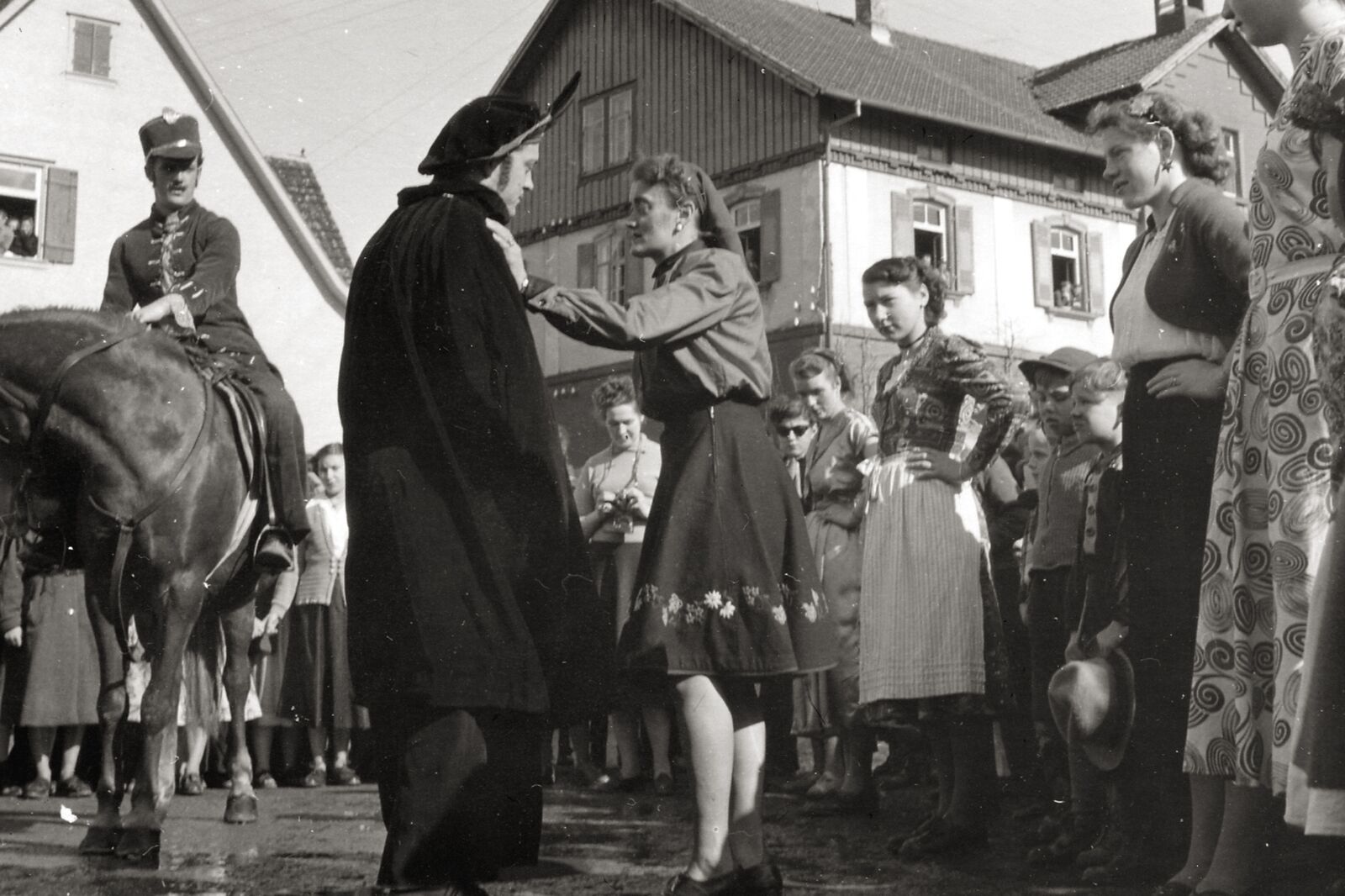 Aus dem Archiv: Einer der ersten Fasnetsspiele nach dem zweiten Weltkrieg im Bollemer Ortskern
